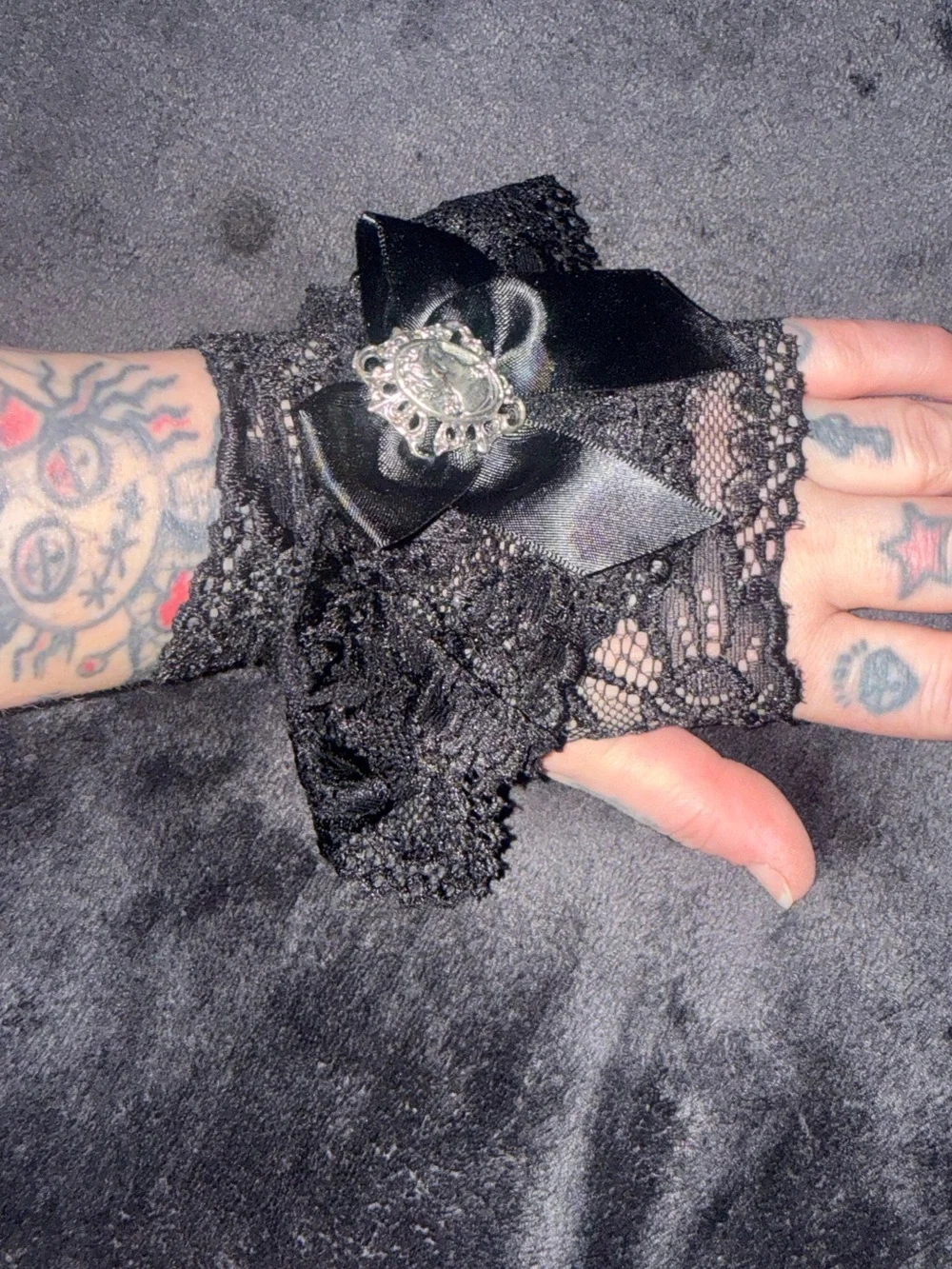 NWOT DOLLS KILL WIDOW DEEP WINTER SATIN BOW LACE GLOVES